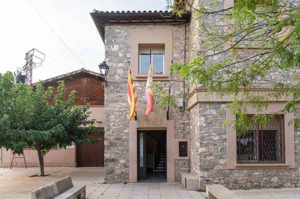 Imagen La Secretaria-Interventora de Hoz y Costean se jubila después de 36 años de trabajo en el Ayuntamiento